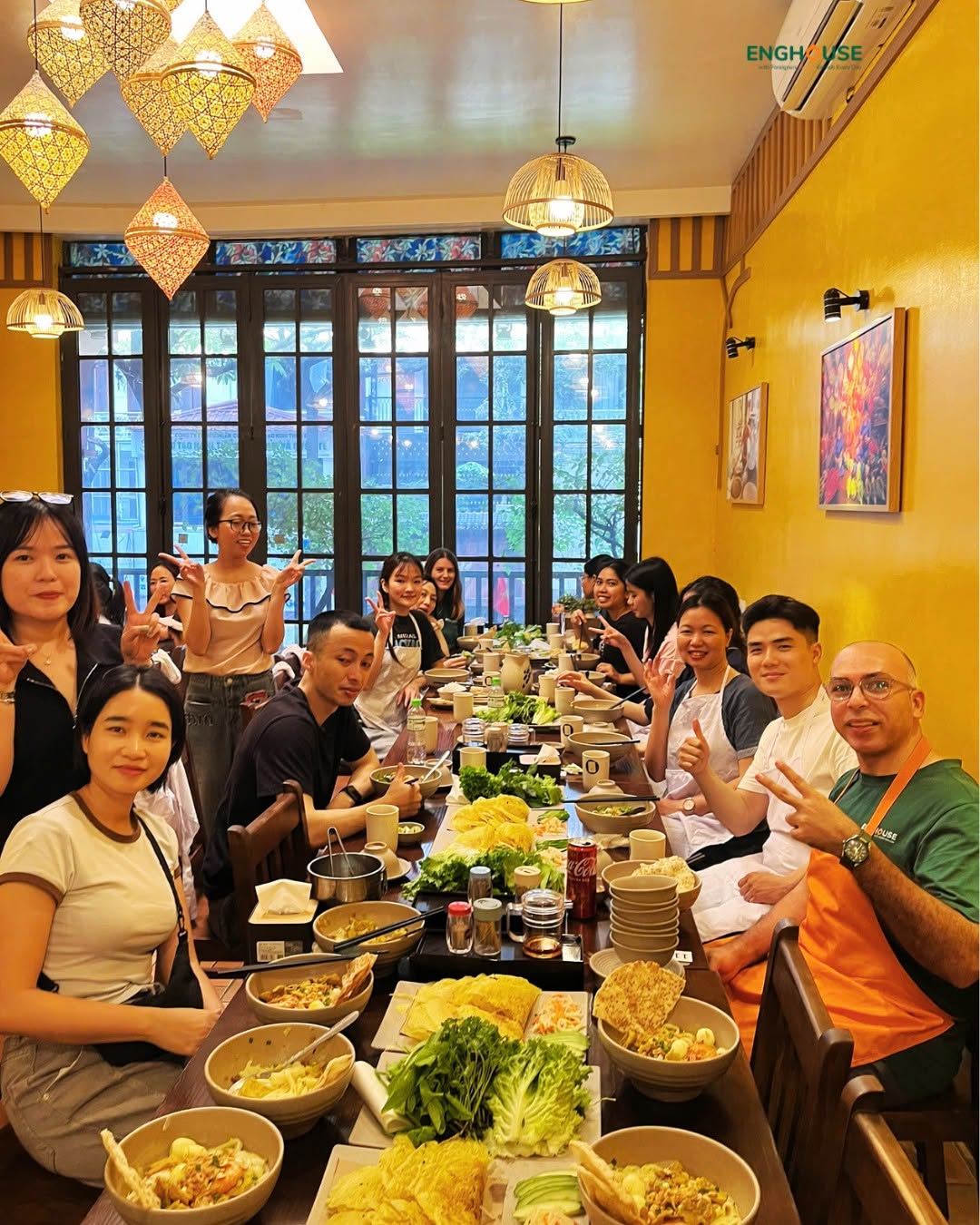 Nội trú tiếng Anh